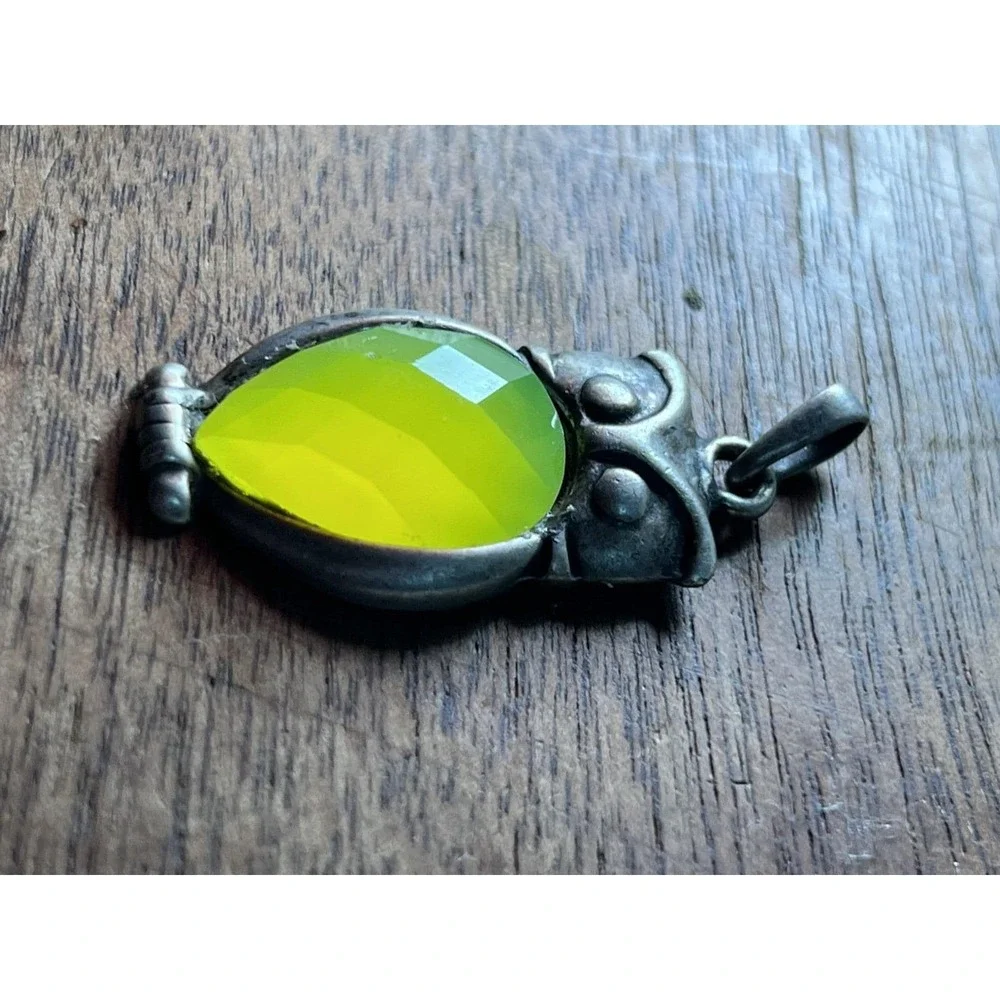 N/A green resin